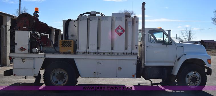 image for item L1195 1995 Ford F800 service truck