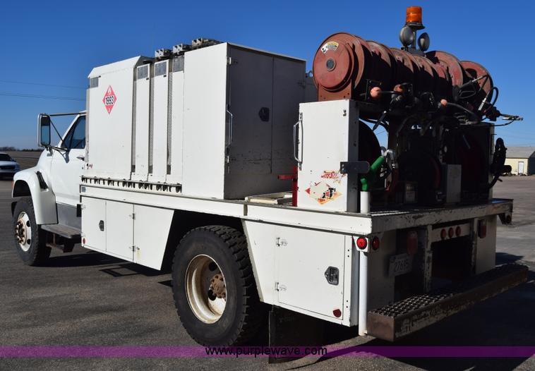 image for item L1195 1995 Ford F800 service truck