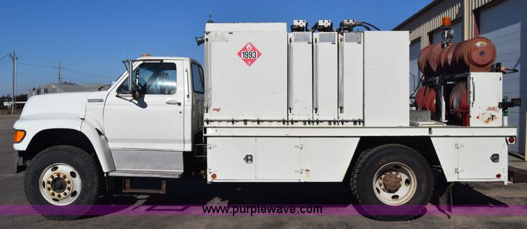 image for item L1195 1995 Ford F800 service truck