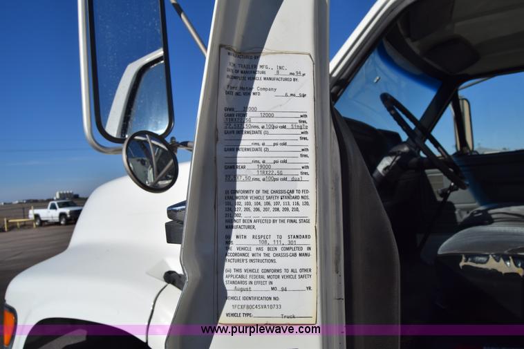 image for item L1195 1995 Ford F800 service truck