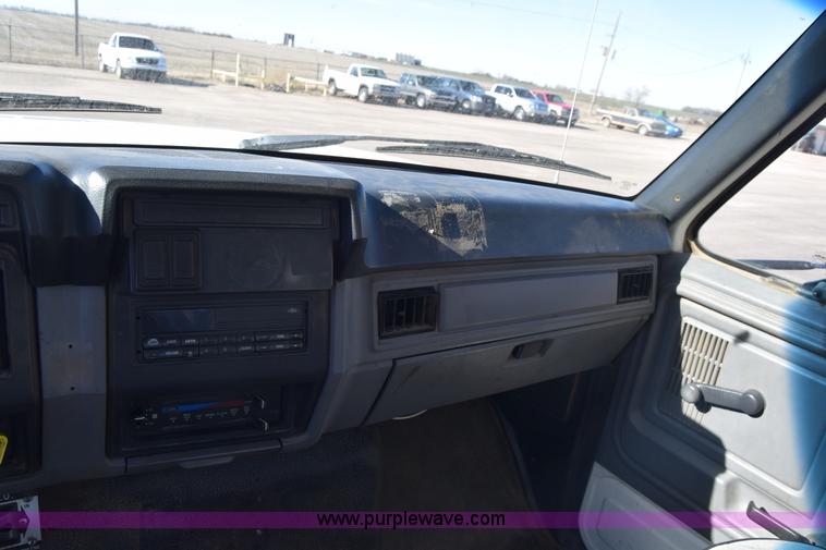 image for item L1195 1995 Ford F800 service truck