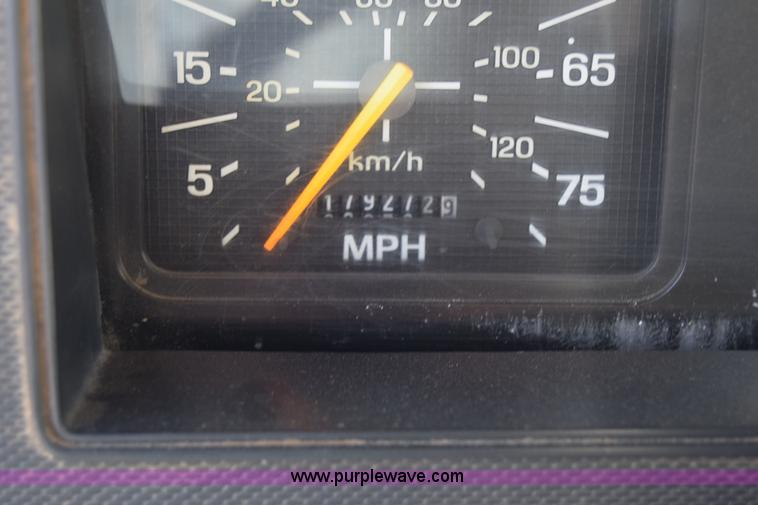 image for item L1195 1995 Ford F800 service truck