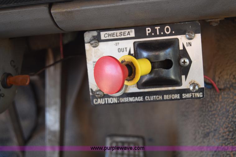 image for item L1195 1995 Ford F800 service truck