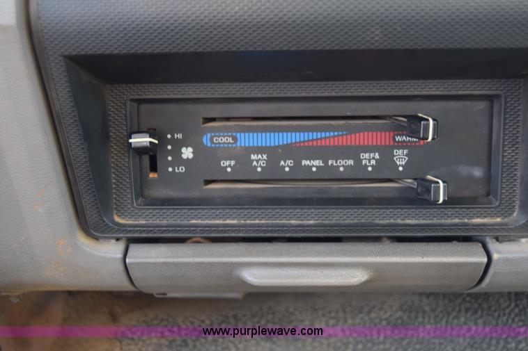 image for item L1195 1995 Ford F800 service truck