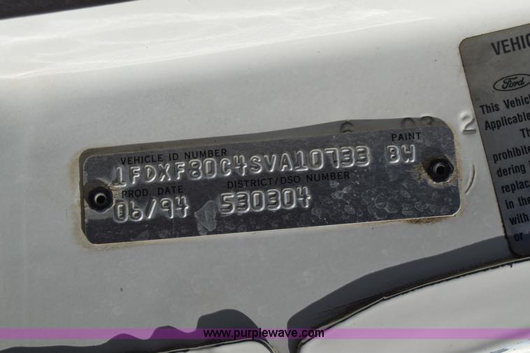 image for item L1195 1995 Ford F800 service truck