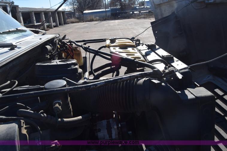 image for item L1195 1995 Ford F800 service truck