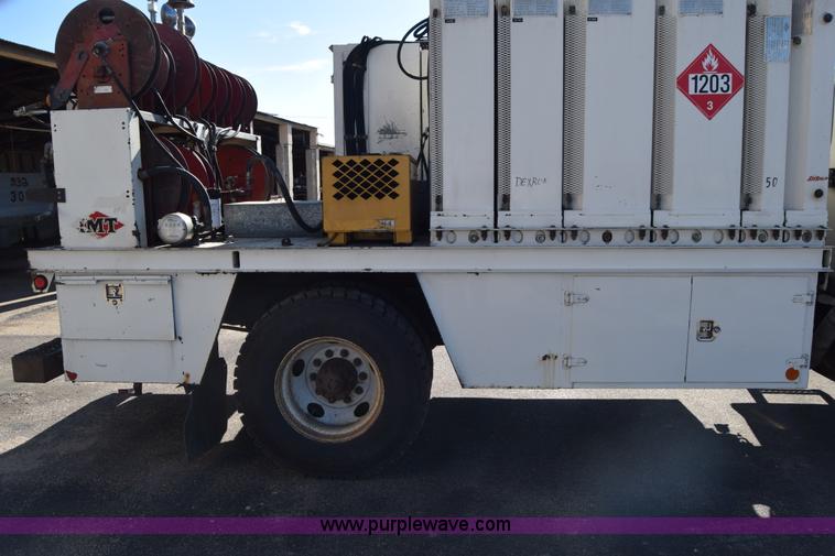 image for item L1195 1995 Ford F800 service truck