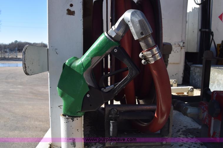 image for item L1195 1995 Ford F800 service truck