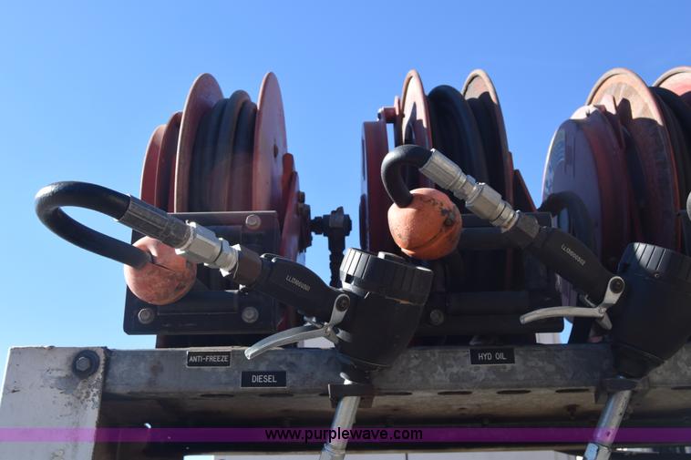 image for item L1195 1995 Ford F800 service truck