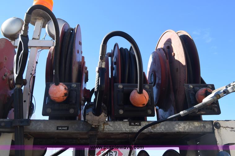 image for item L1195 1995 Ford F800 service truck