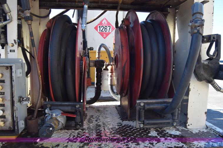 image for item L1195 1995 Ford F800 service truck