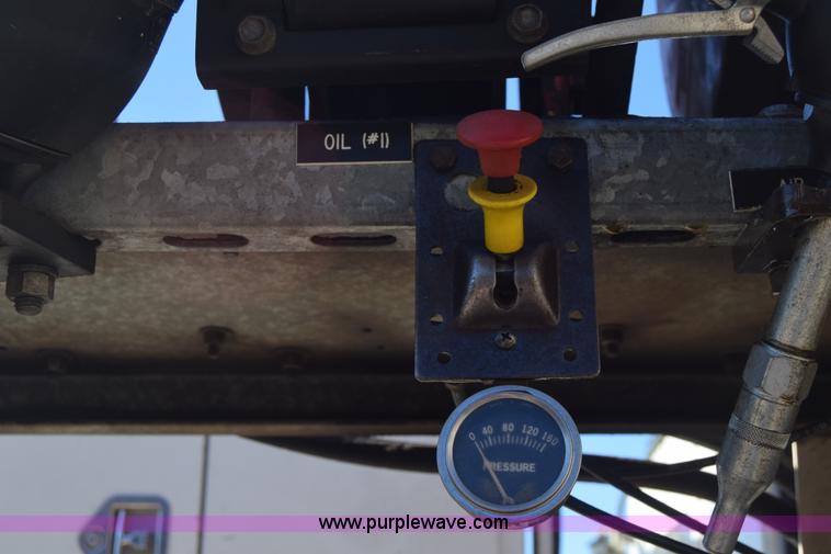 image for item L1195 1995 Ford F800 service truck