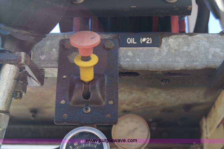 image for item L1195 1995 Ford F800 service truck