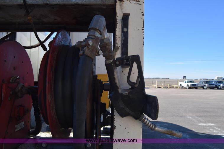 image for item L1195 1995 Ford F800 service truck