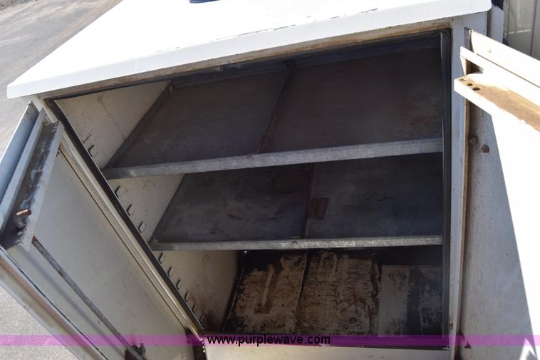 image for item L1195 1995 Ford F800 service truck