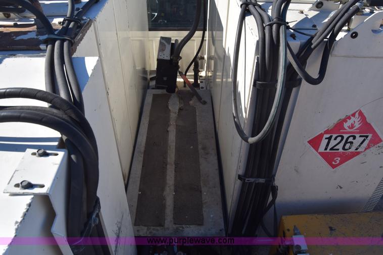 image for item L1195 1995 Ford F800 service truck