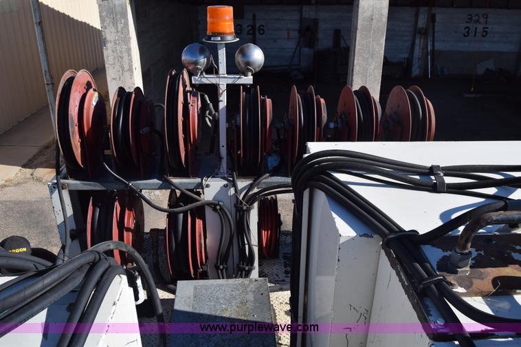 image for item L1195 1995 Ford F800 service truck