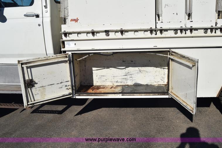 image for item L1195 1995 Ford F800 service truck
