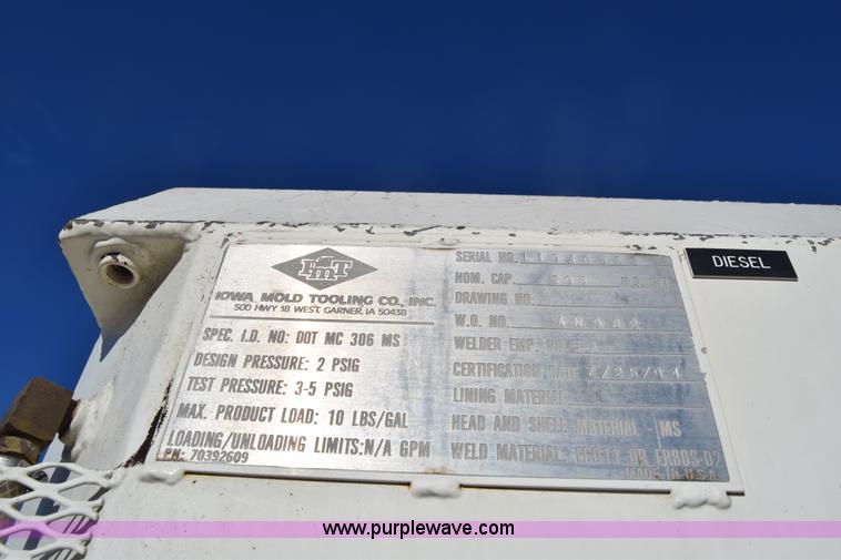 image for item L1195 1995 Ford F800 service truck