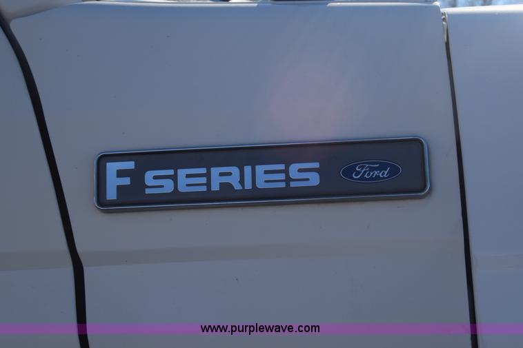 image for item L1195 1995 Ford F800 service truck