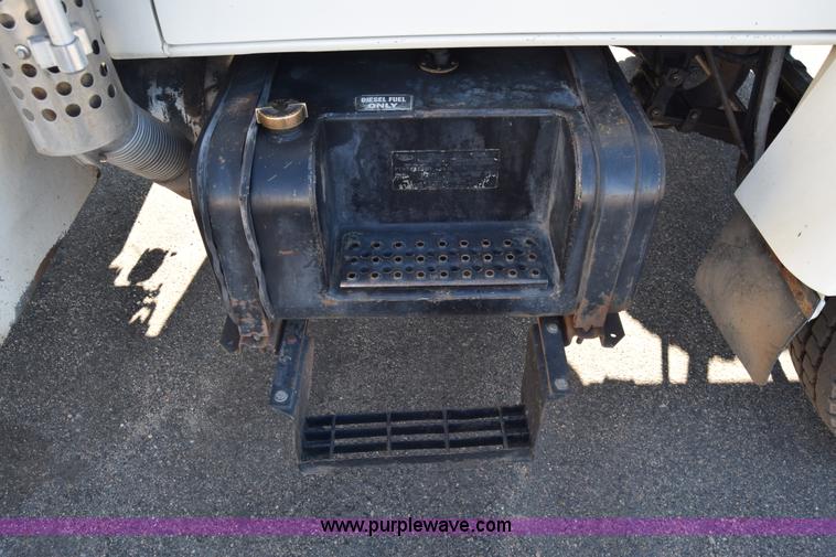 image for item L1195 1995 Ford F800 service truck