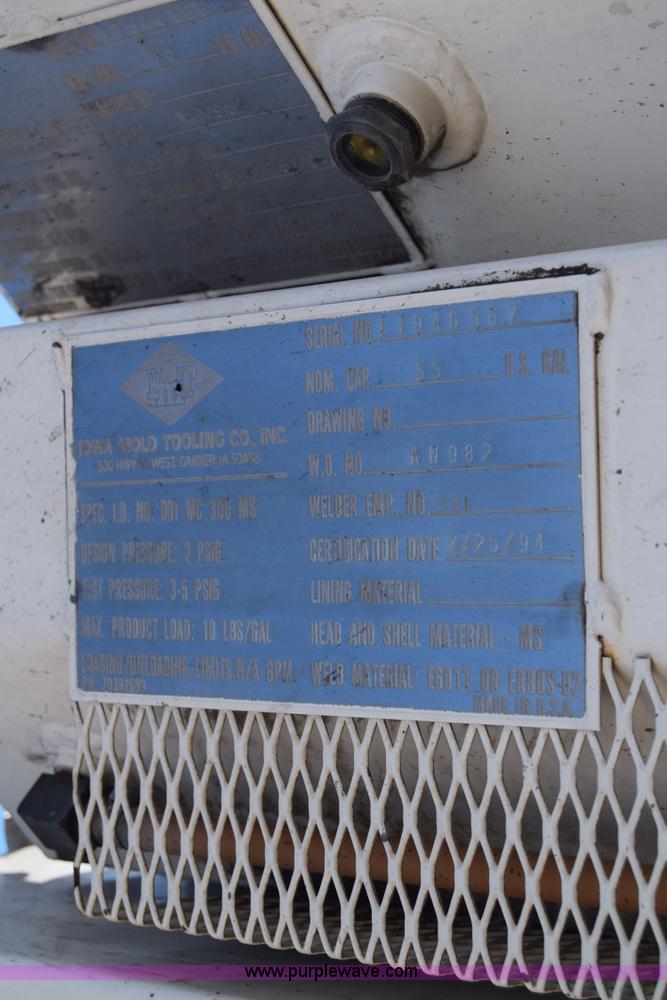 image for item L1195 1995 Ford F800 service truck