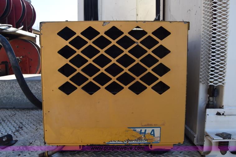 image for item L1195 1995 Ford F800 service truck