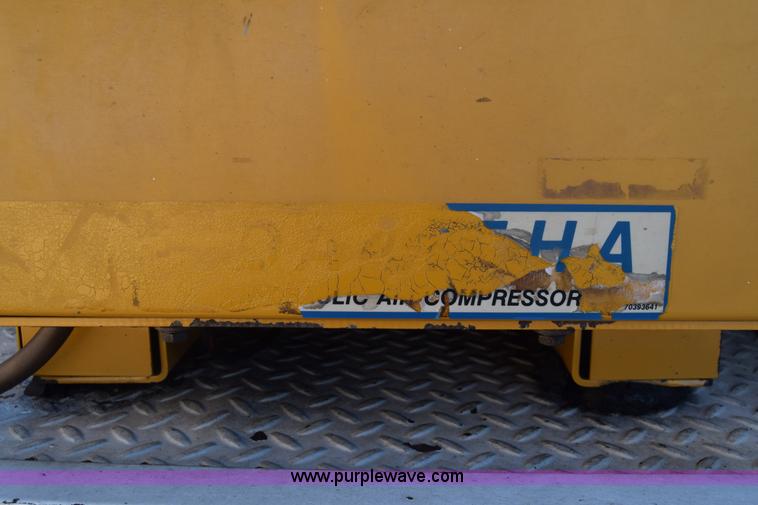 image for item L1195 1995 Ford F800 service truck