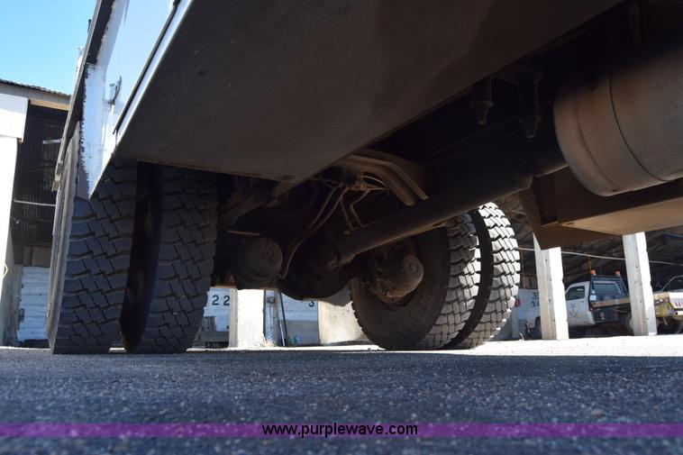 image for item L1195 1995 Ford F800 service truck