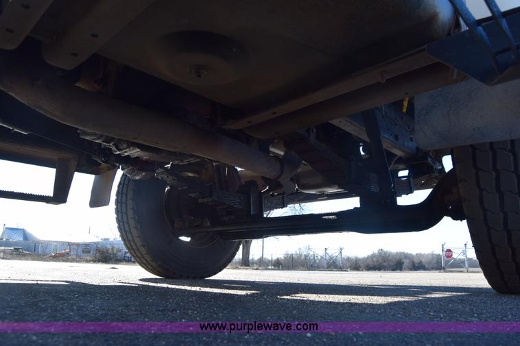 image for item L1195 1995 Ford F800 service truck