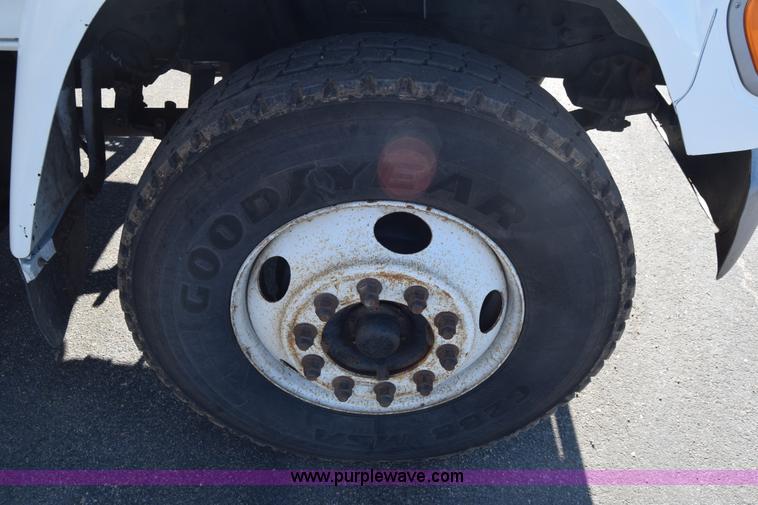 image for item L1195 1995 Ford F800 service truck