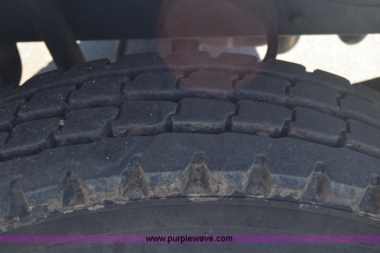 image for item L1195 1995 Ford F800 service truck