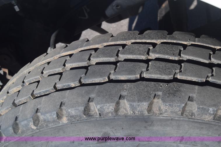 image for item L1195 1995 Ford F800 service truck