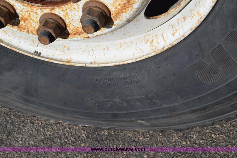 image for item L1195 1995 Ford F800 service truck