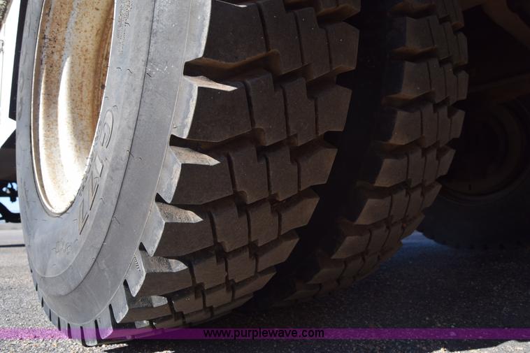 image for item L1195 1995 Ford F800 service truck