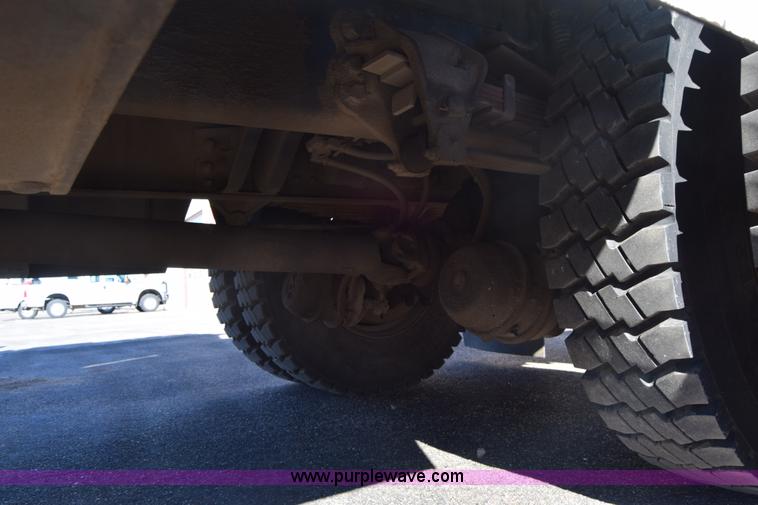 image for item L1195 1995 Ford F800 service truck