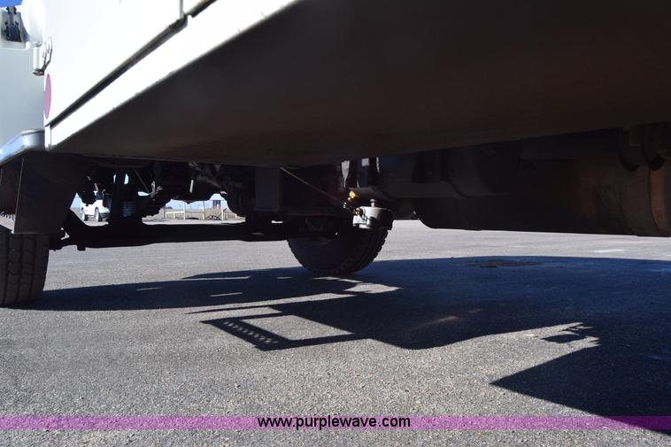 image for item L1195 1995 Ford F800 service truck