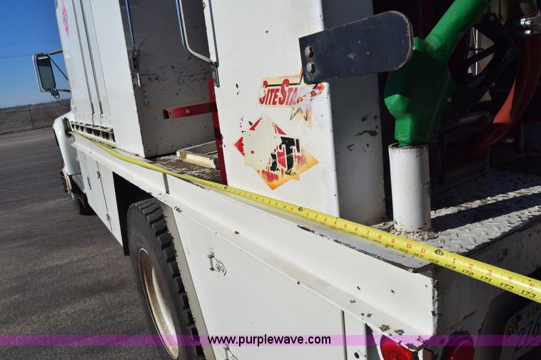 image for item L1195 1995 Ford F800 service truck