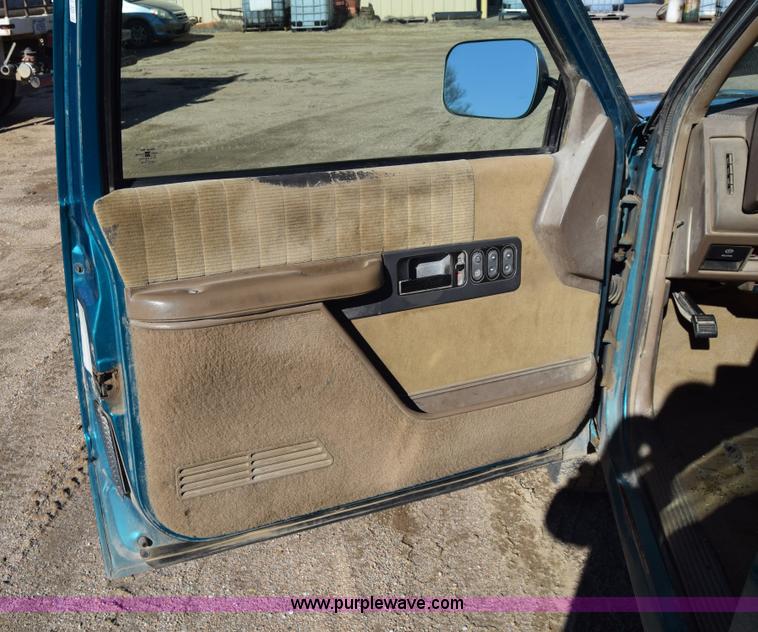 image for item L1196 1994 Chevrolet 2500 utility truck