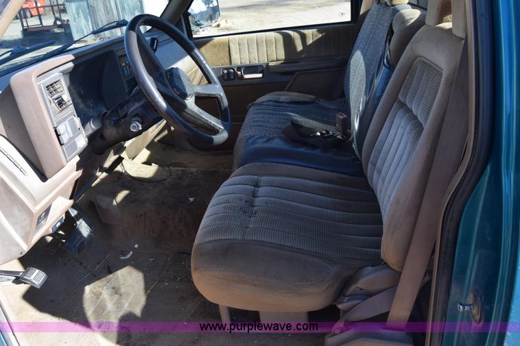 image for item L1196 1994 Chevrolet 2500 utility truck