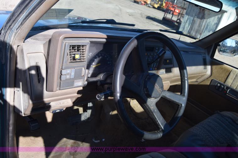 image for item L1196 1994 Chevrolet 2500 utility truck