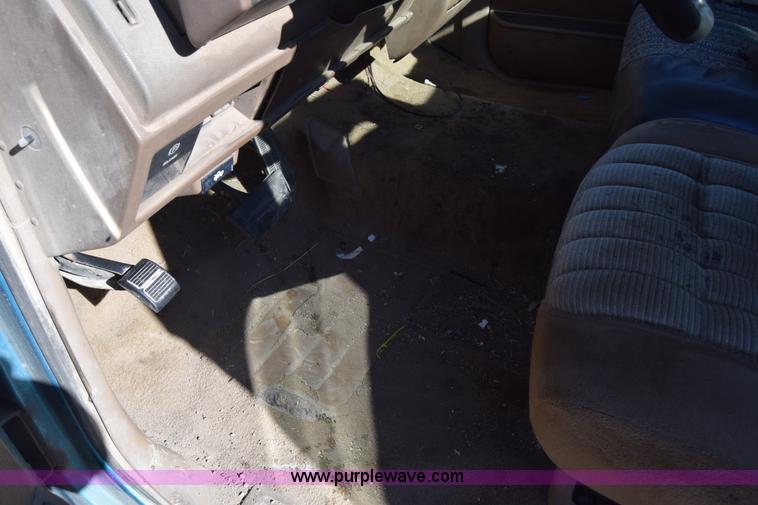 image for item L1196 1994 Chevrolet 2500 utility truck