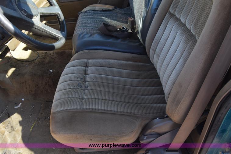 image for item L1196 1994 Chevrolet 2500 utility truck