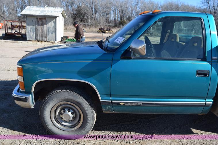 image for item L1196 1994 Chevrolet 2500 utility truck
