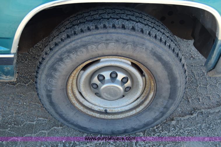 image for item L1196 1994 Chevrolet 2500 utility truck