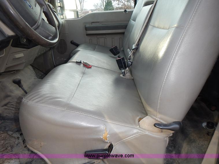 image for item L3614 2008 Ford F450 Super Duty XL flatbed truck