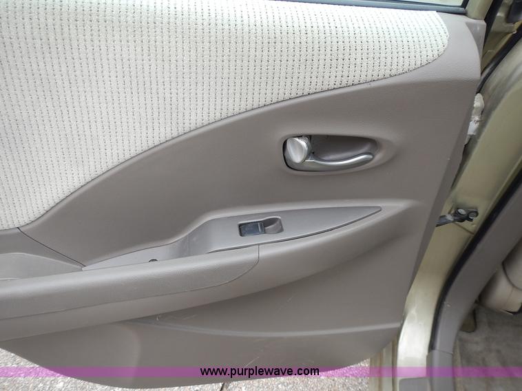 image for item L3621 2002 Nissan Altima 2.5 S