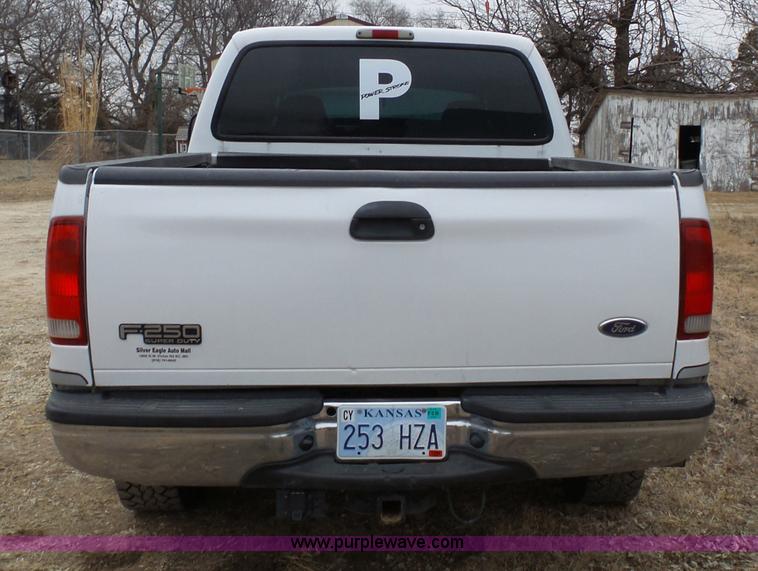 image for item L3659 2003 Ford F250 XLT Super Duty Crew Cab pickup truck