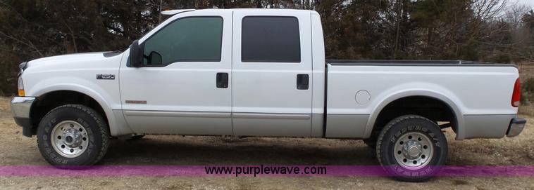 image for item L3659 2003 Ford F250 XLT Super Duty Crew Cab pickup truck