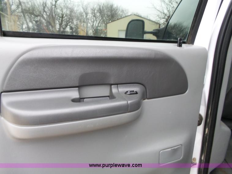 image for item L3659 2003 Ford F250 XLT Super Duty Crew Cab pickup truck